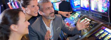 Pusat operasi ratucasino77 dengan tim customer support dan monitoring sistem keamanan