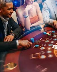 Dashboard utama ratucasino77 menampilkan kategori permainan: Liga 1, Live Dealer, Slot, Esports, dengan pilihan metode pembayaran